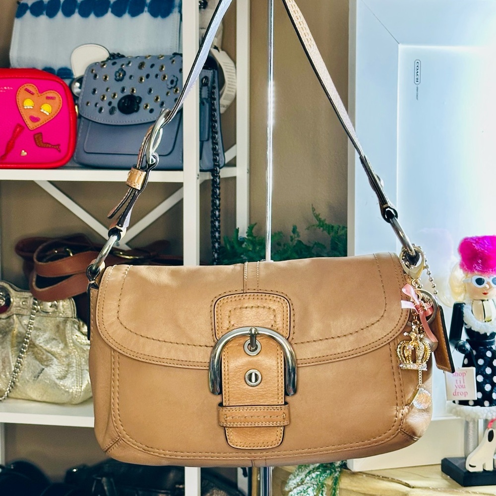 Y2K Soho in Camel color with nickel hardware